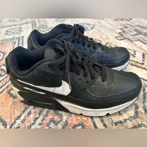 NIKE Youth AirMax 5.5Y Black and White
